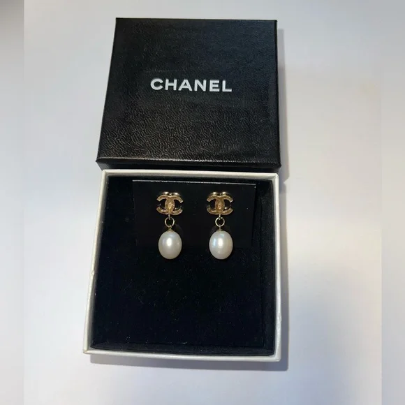 💖 CHANEL CC logo pearl earrings - Picture 8 of 11